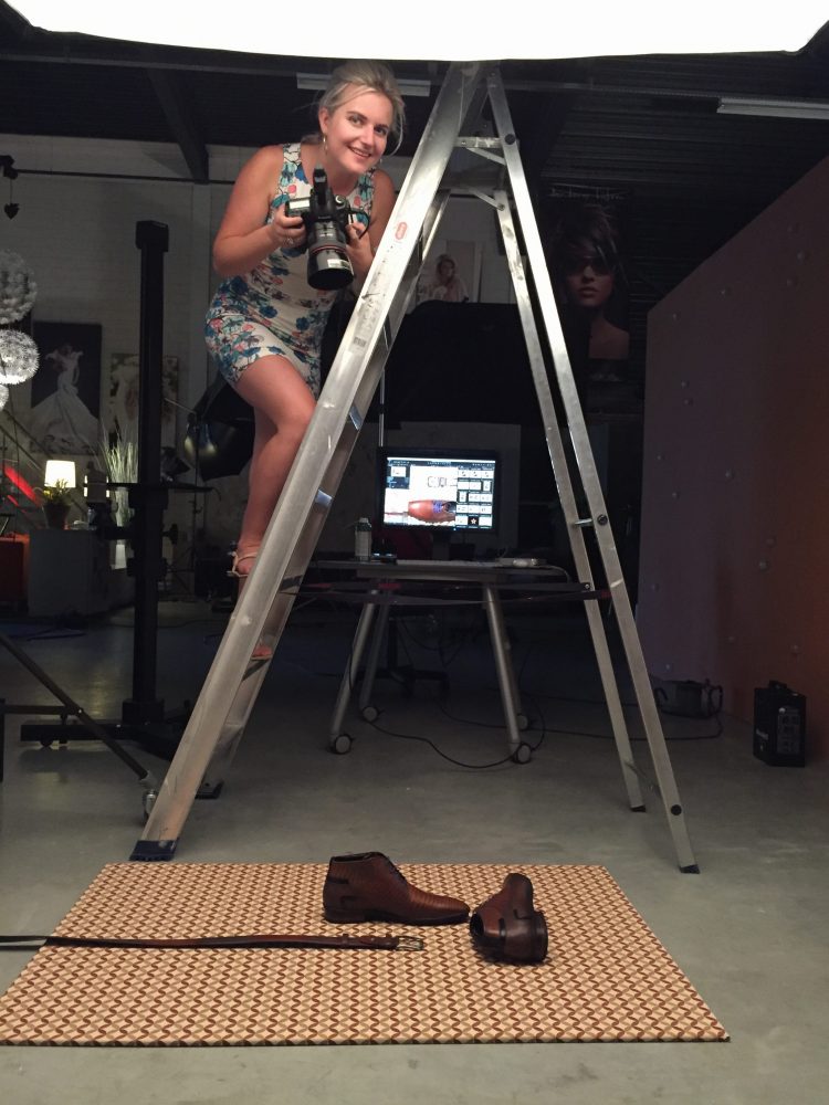 Lisa Smit in actie tijdens fotoshoot in de studio van Niek Erents Fotografie